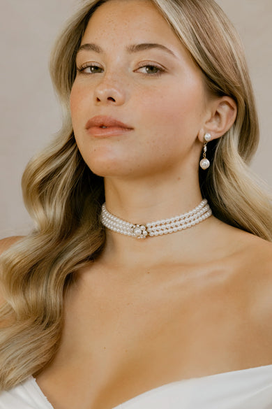 CHOKERS & NECKLACES