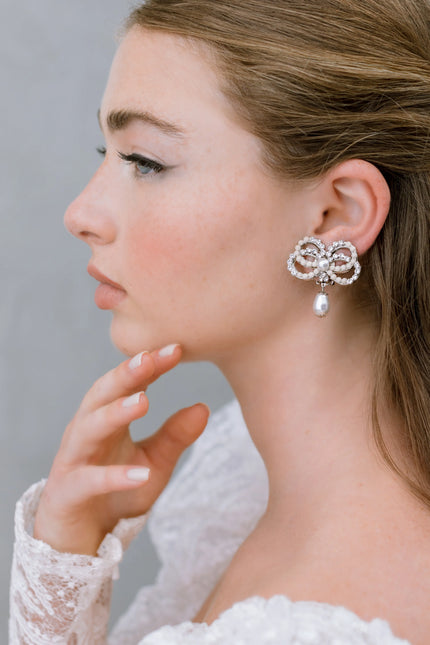 DELICACY EARRINGS