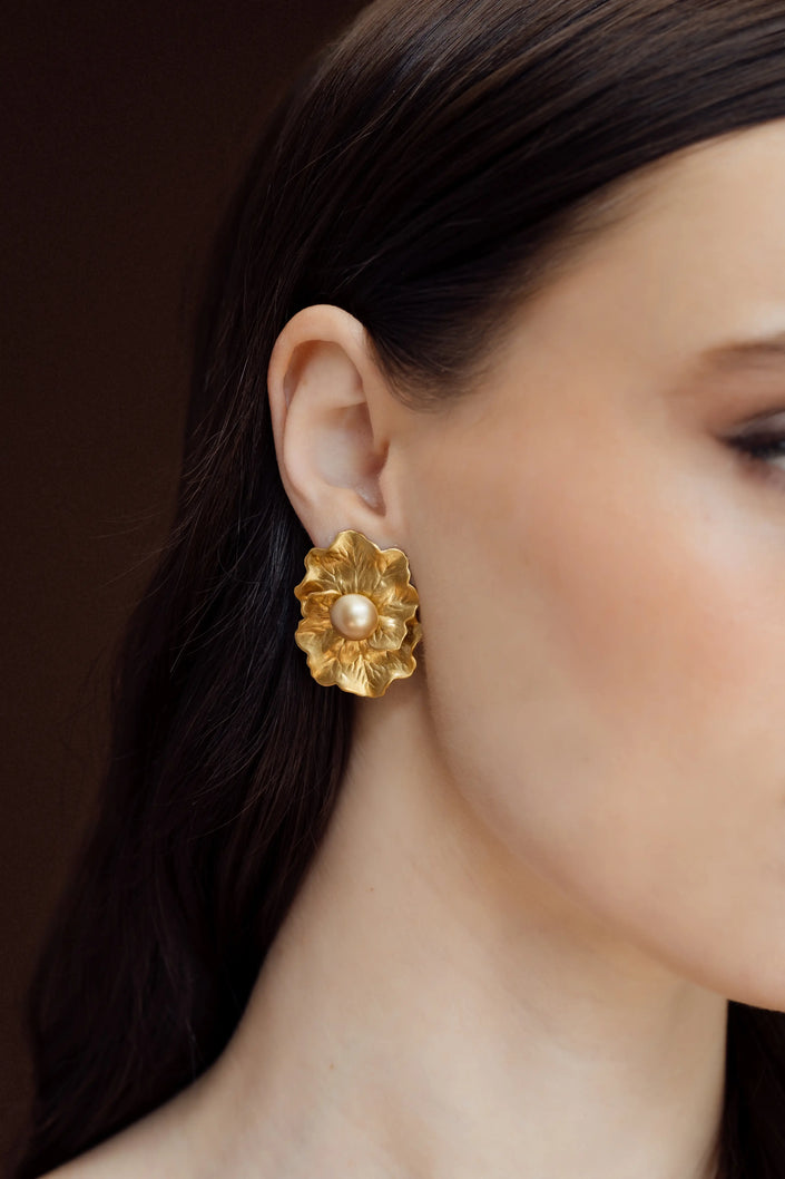 GOLDEN PETALE EARRINGS