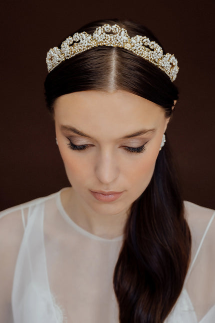 VERSIENNE CROWN