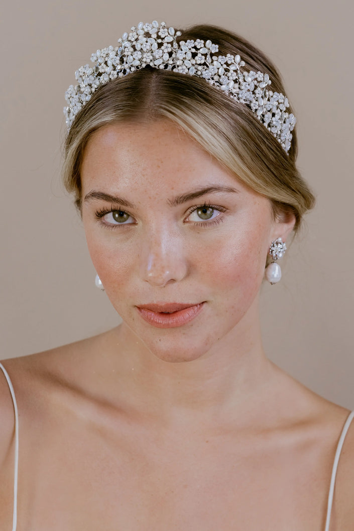CLARIDAD CROWN
